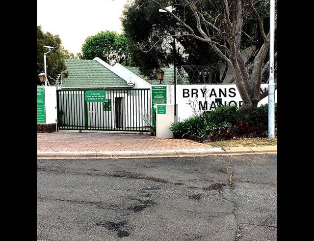 2 BEDROOM TOWNHOUSE RENTED IN BRYANSTON